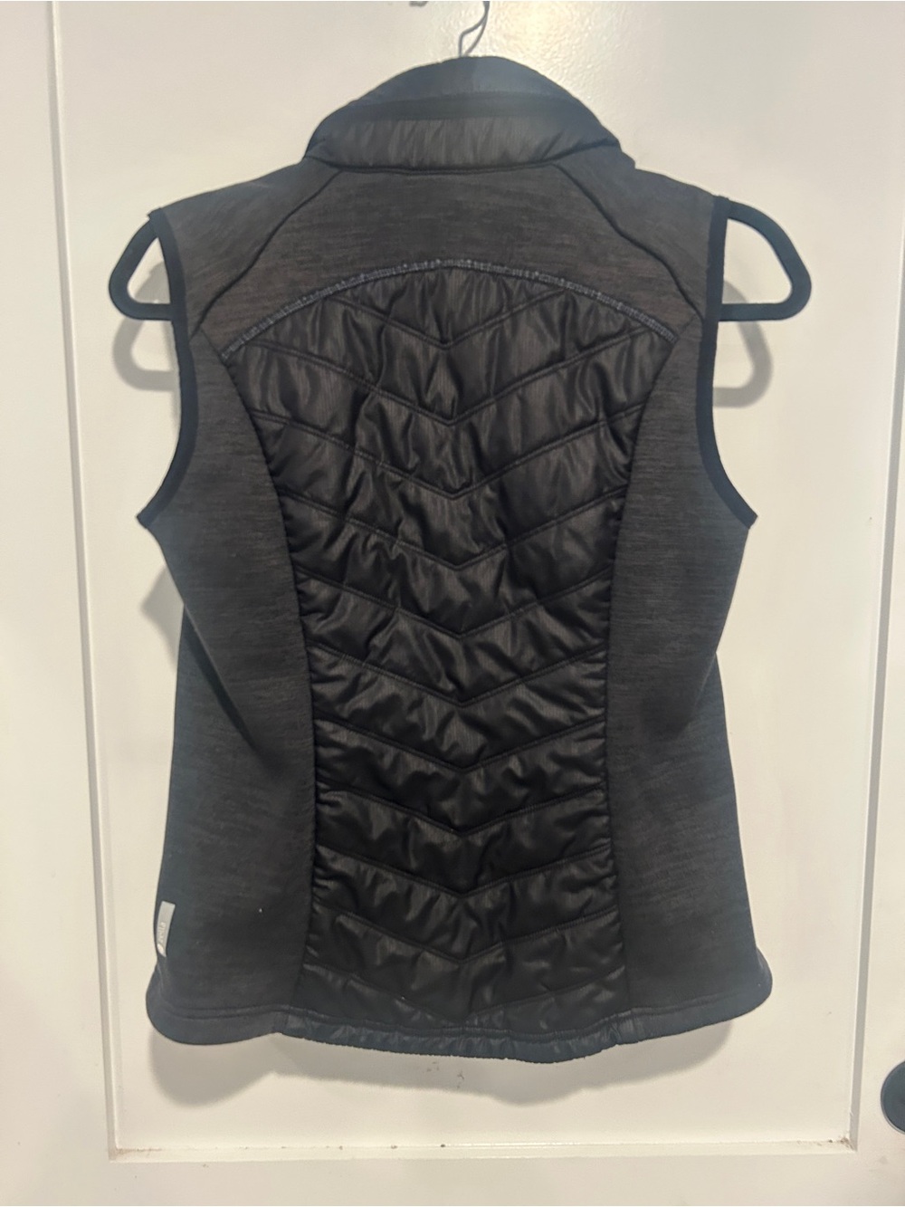 ZELLA woman’s black puffer vest size medium - Picture 3 of 6